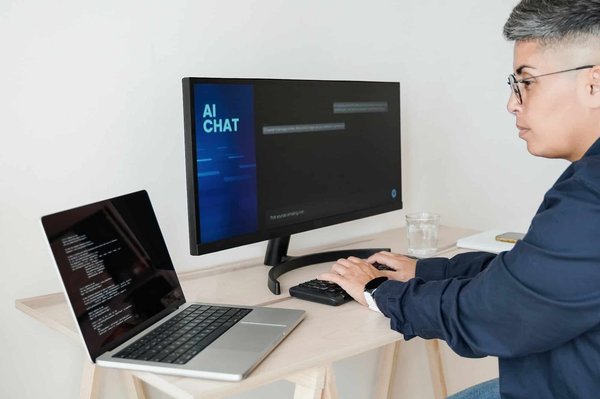 Quels sont les avantages du chatbot avec intelligence artificielle IA ?
