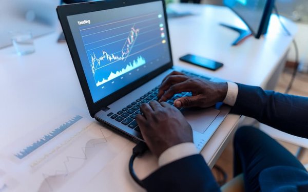 Comment la technologie de la blockchain est-elle appliquée dans le secteur de la logistique pour la traçabilité des produits ?