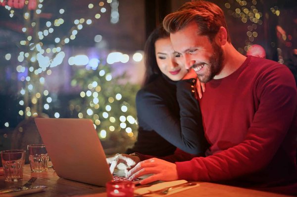 Quels sont les avantages des systèmes de gestion de contenu open source pour les sites web d'entreprise ?